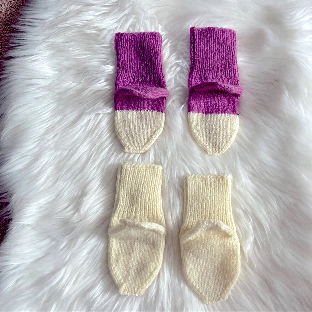 NWT Set of 2 Handmade Ribbed Knit Winter Woolen Socks 6”x6”